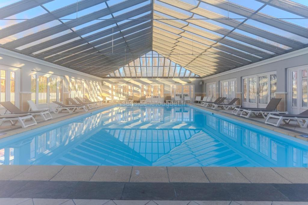 photo de 6-persons apartment with swimming pool tennis court and free parking 21