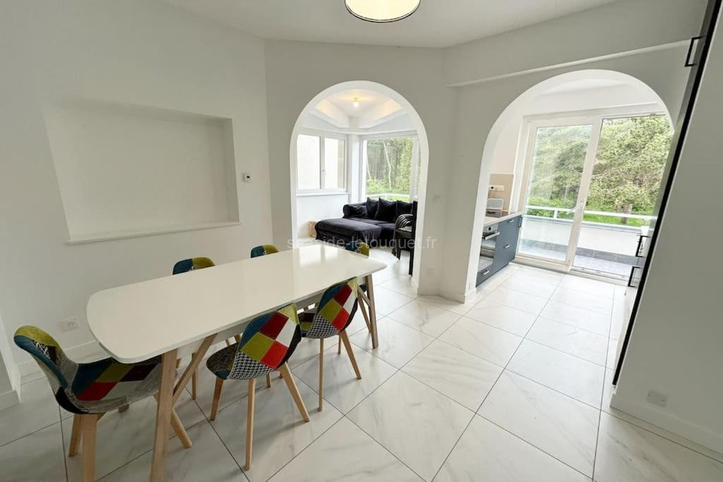 Photo de l'Appartement avec vue sur la Pinède grande terrasse