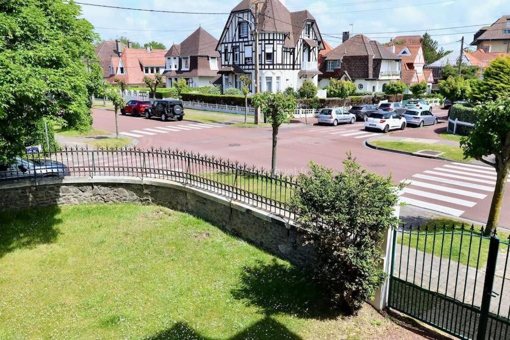 Photo de Le Bercail : Apt avec balcon et parking, vue phare!