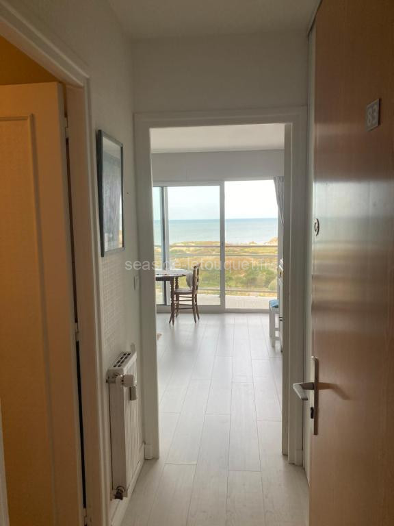 Photo de Studio front de mer 8eme etage