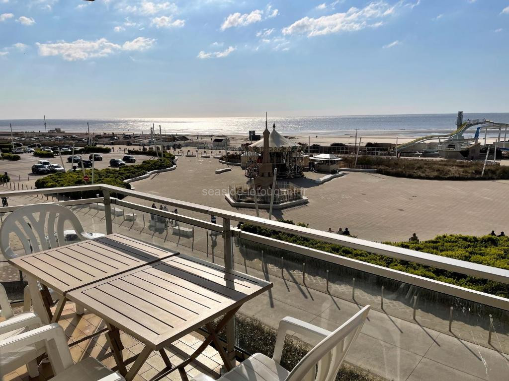 Photo de T2 cabine traversant vue front de mer Le Touquet Paris-Plage