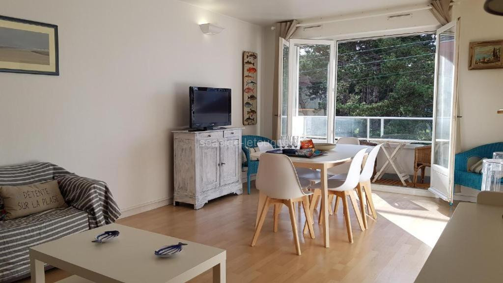 Photo de Grand appartement traversant 3 ch hyper-centre+Parking privé.