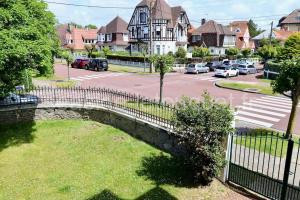 Le Bercail : Apt avec balcon et parking, vue phare! à Le Touquet-Paris-Plage