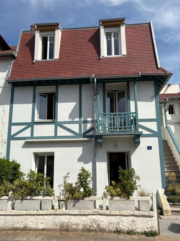photo de Magnifique maison au bord de la mer