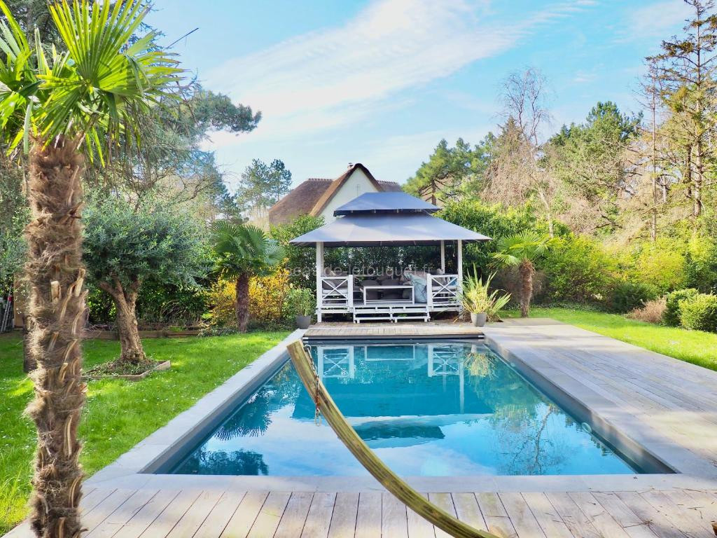 photo de Villa avec piscine au coeur de la forêt
